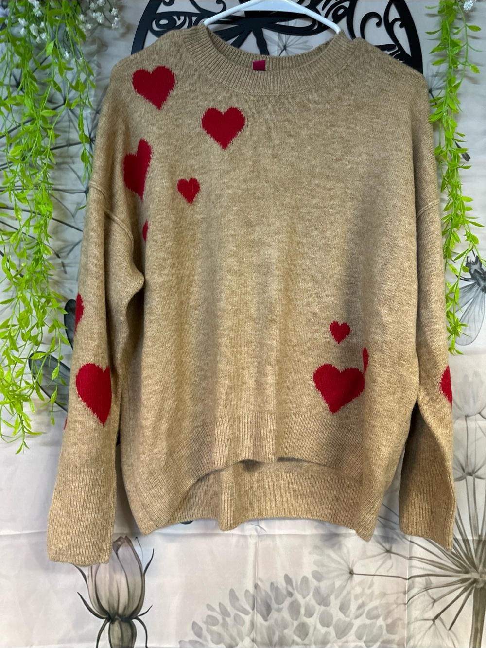 Vince Camuto Beige Crewneck Sweater with Red Heart Motif NWOT